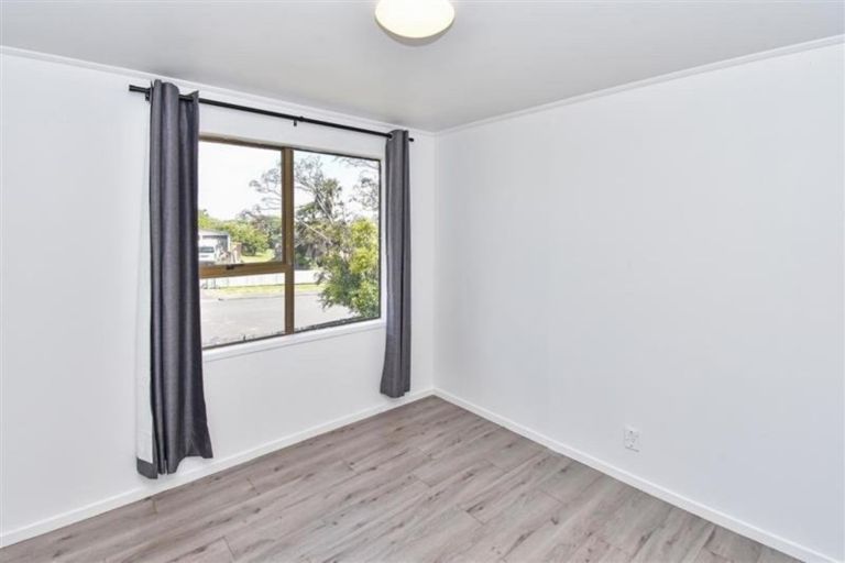 Photo of property in 10 Massine Place, Randwick Park, Auckland, 2105