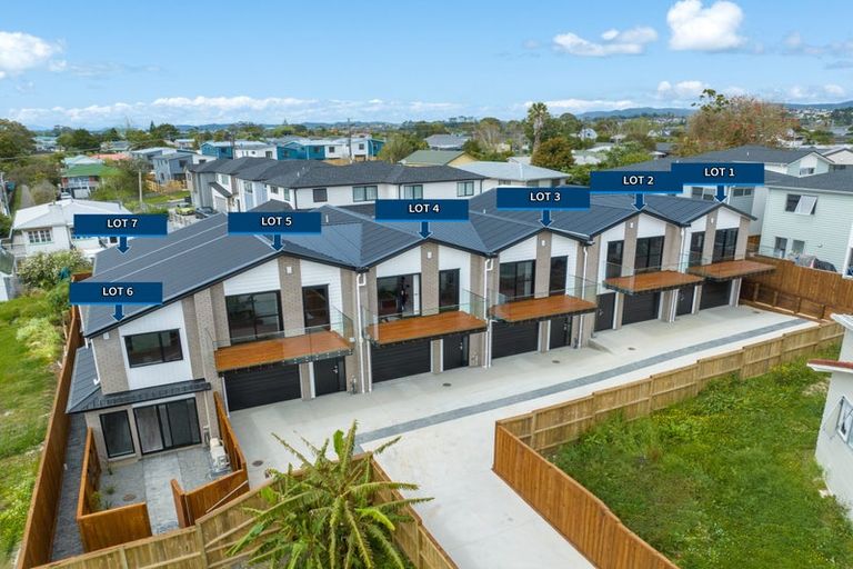 Photo of property in 20 Sabot Place, Massey, Auckland, 0614