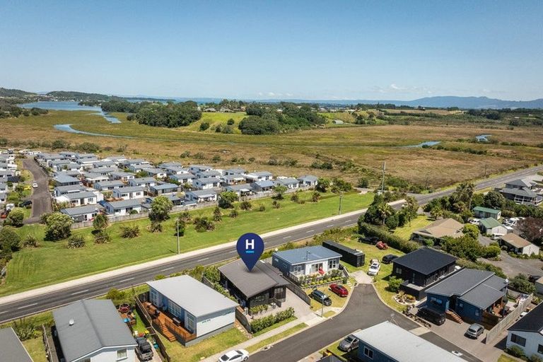 Photo of property in 15 Sandy Place, Waihi Beach, 3611
