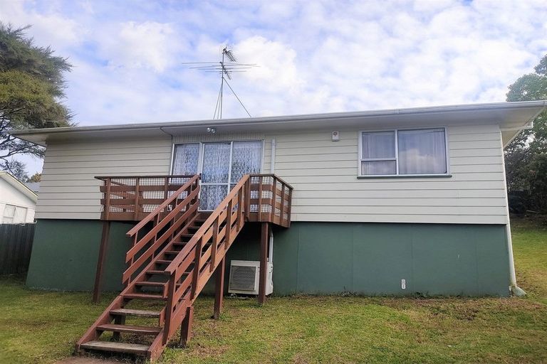 Photo of property in 11 Mile Place, Henderson, Auckland, 0612
