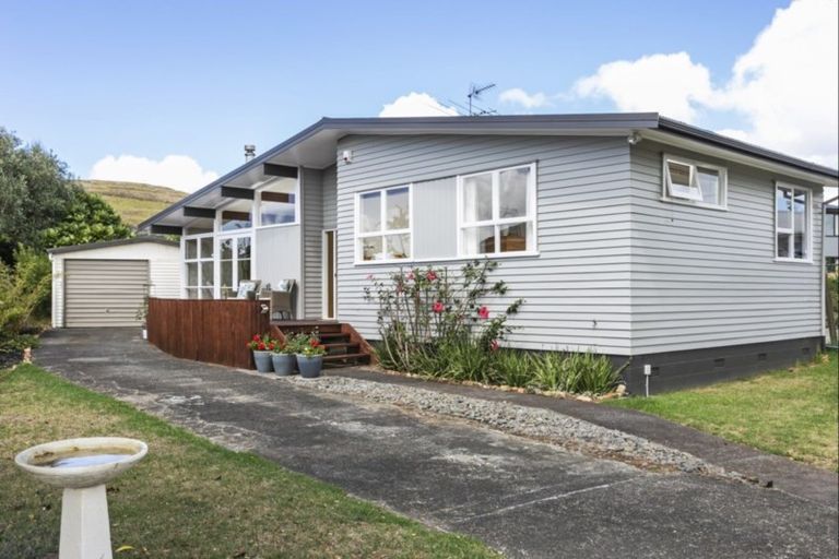 Photo of property in 18 Dalry Place, Mangere Bridge, Auckland, 2022