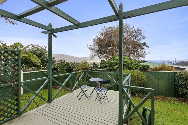 Photo of property in 29 Harbour View Road, Harbour View, Lower Hutt, 5010