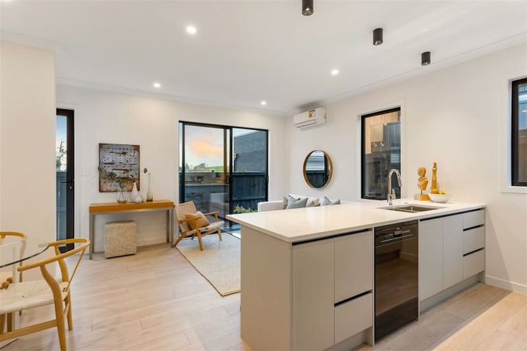 Photo of property in 6 Luff Place, Long Bay, Auckland, 0630