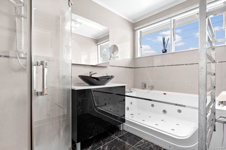 Photo of property in 287 Te Atatu Road, Te Atatu South, Auckland, 0610