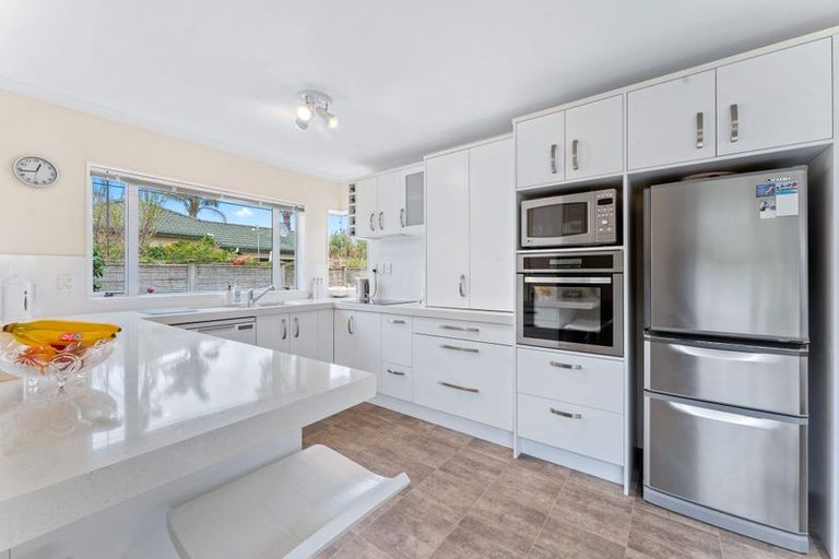Photo of property in 28 Dan Tori Place, Orewa, 0931