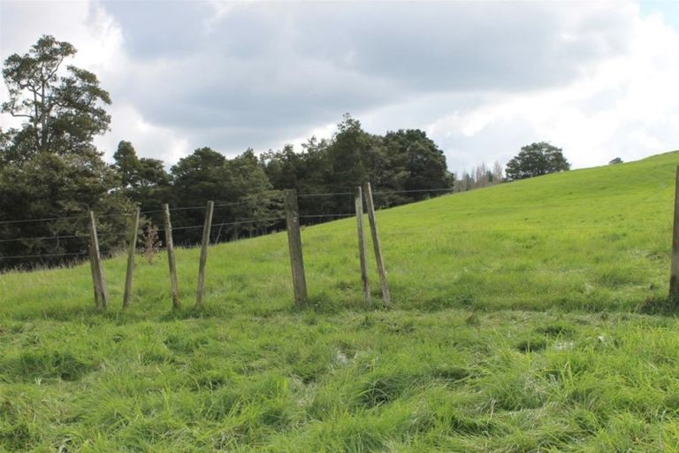 Photo of property in 16 Matai Drive, Maungaturoto, 0520