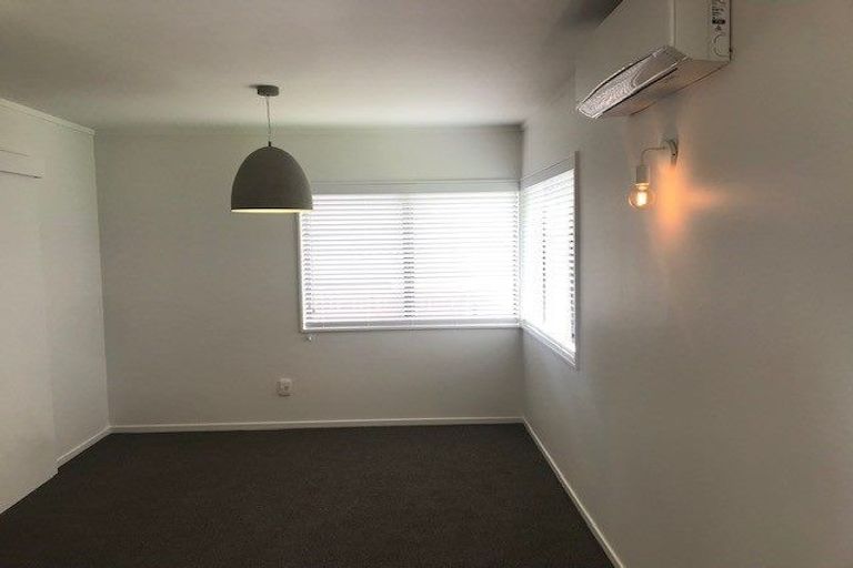 Photo of property in 2/98 Mirrabooka Avenue, Botany Downs, Auckland, 2010
