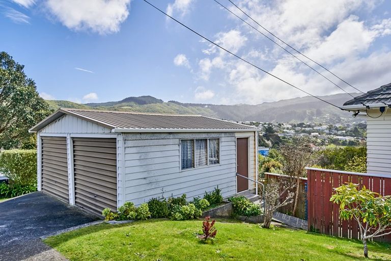 Photo of property in 2 Ryan Grove, Tawa, Wellington, 5028