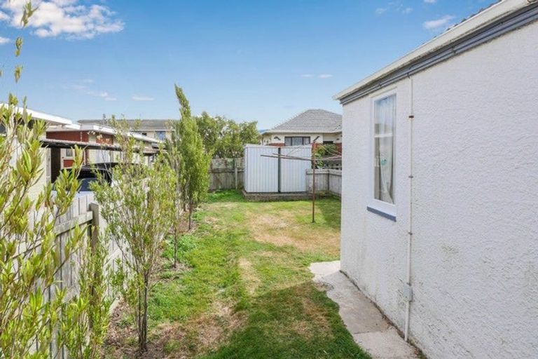 Photo of property in 114 Macandrew Road, South Dunedin, Dunedin, 9012