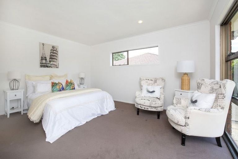 Photo of property in 8 Loloma Drive, Half Moon Bay, Auckland, 2012