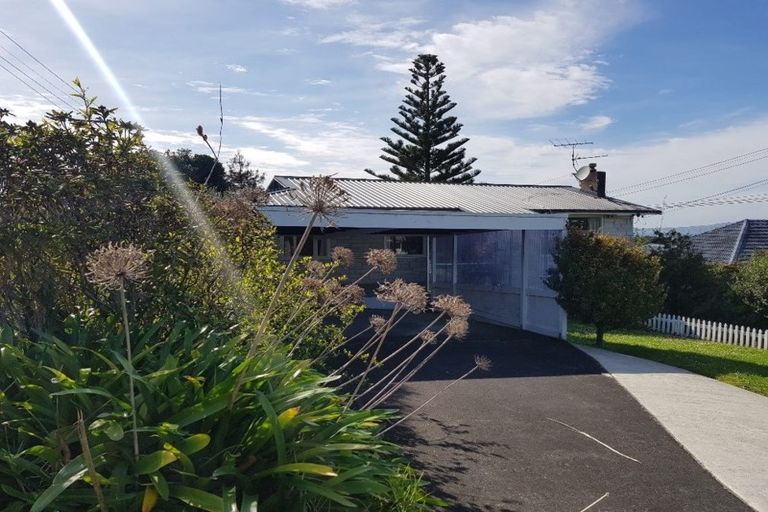 Photo of property in 12 Limmer Place, Browns Bay, Auckland, 0632