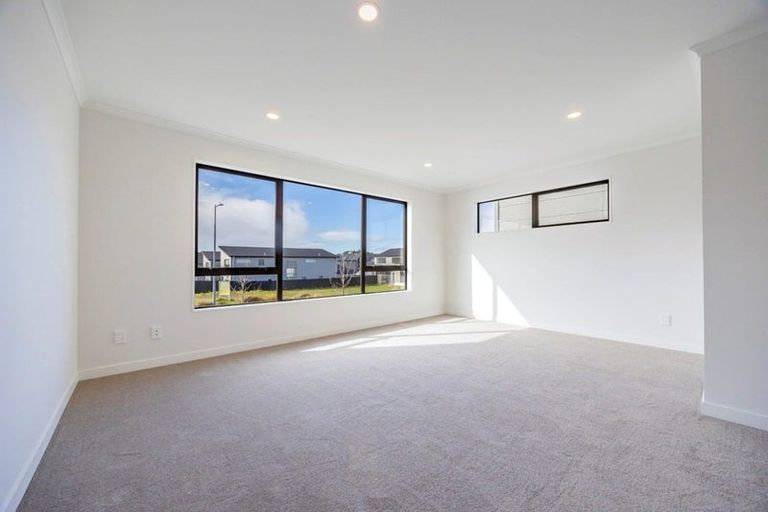 Photo of property in 7 Kikorangi Drive, Wainui, 0992