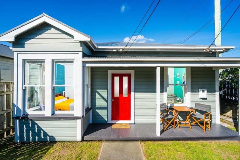 Photo of property in 187 Queens Drive, Lyall Bay, Wellington, 6022