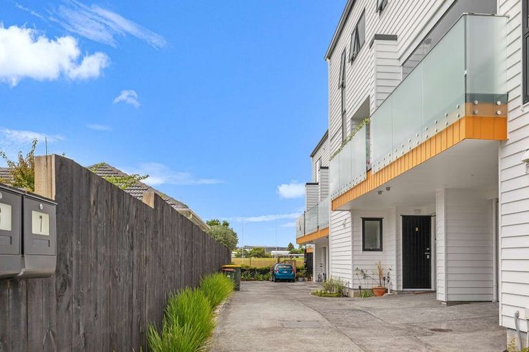 Photo of property in 3/68 Smythe Road, Henderson, Auckland, 0612