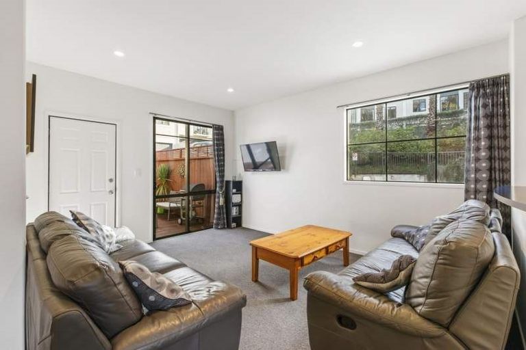 Photo of property in 10/69 Target Road, Totara Vale, Auckland, 0629