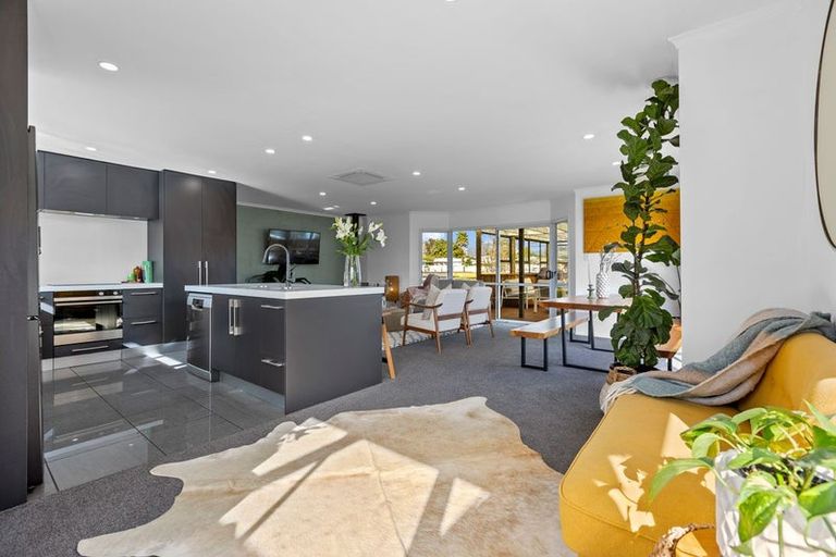 Photo of property in 7b Beach Road, Omata, New Plymouth, 4374