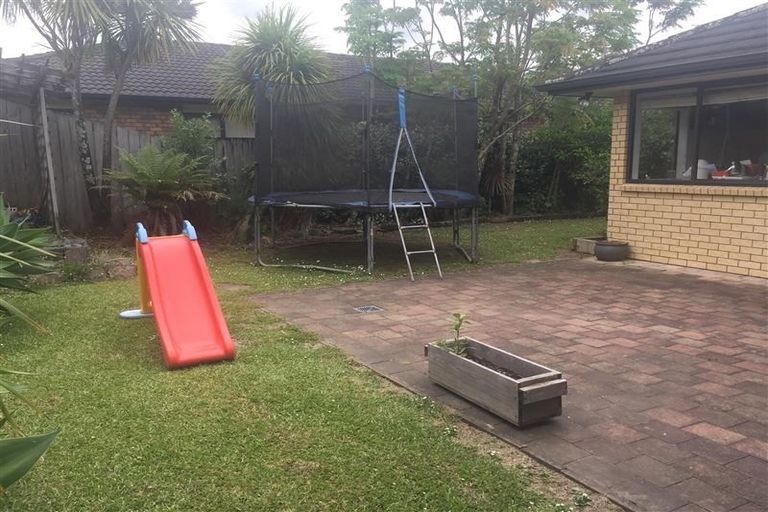 Photo of property in 6 George Deane Place, Greenhithe, Auckland, 0632