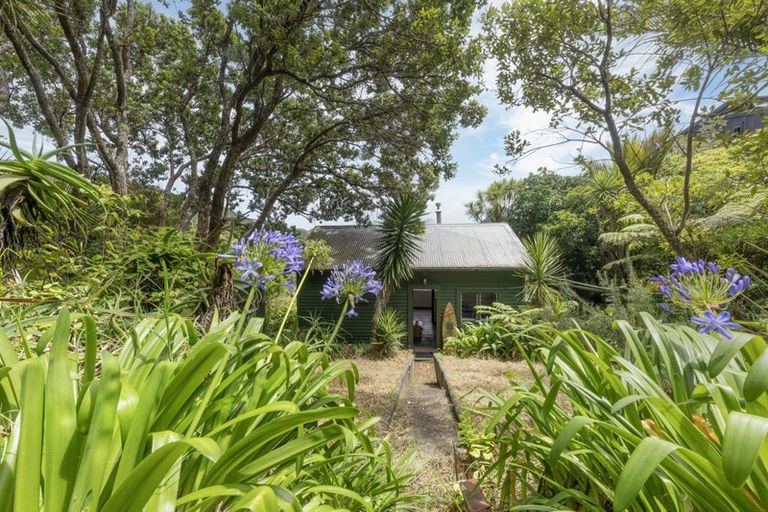 Photo of property in 58 Seaview Road, Piha, 0772