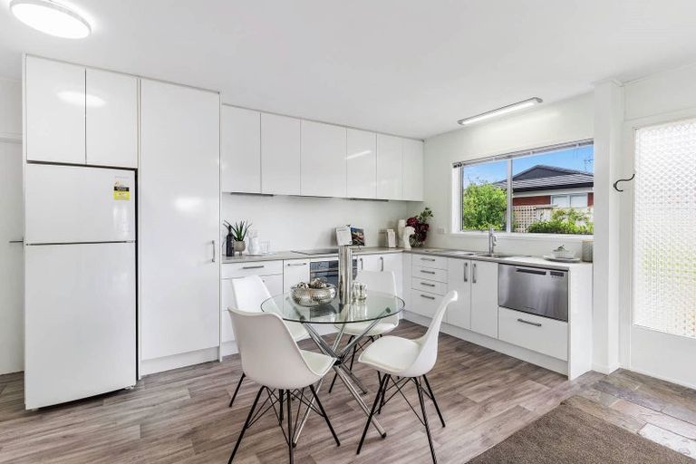 Photo of property in 1/9 Bungalore Place, Half Moon Bay, Auckland, 2012