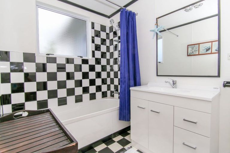 Photo of property in 75 Peel Street, Westport, 7825