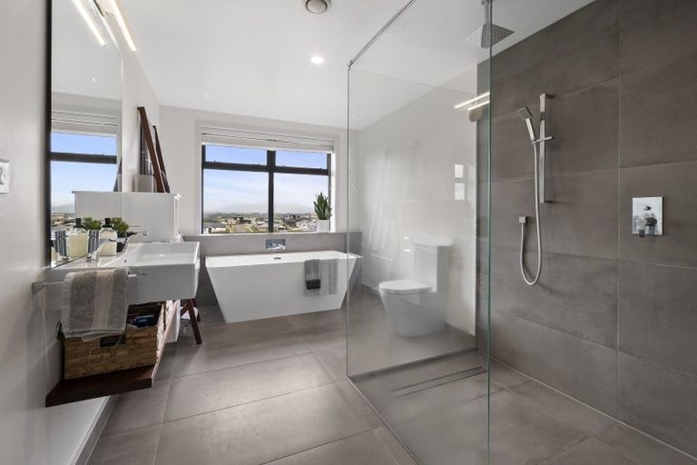 Photo of property in 67 Ruapehu Drive, Fitzherbert, Palmerston North, 4410