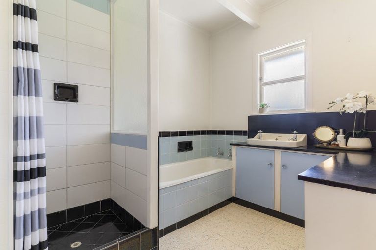 Photo of property in 100 Palmers Road, Clendon Park, Auckland, 2103