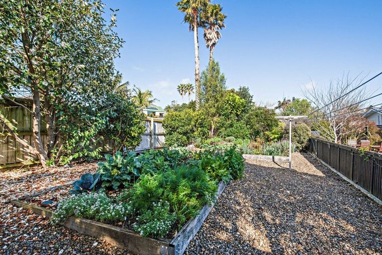 Photo of property in 76 Torkar Road, Clarks Beach, 2122