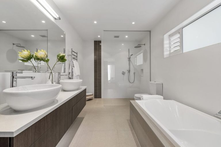 Photo of property in 76 Churchill Road, Murrays Bay, Auckland, 0630