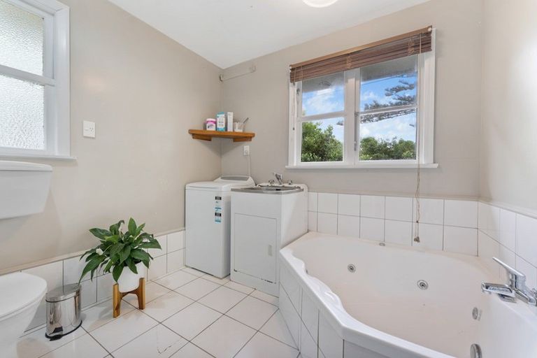 Photo of property in 19 Hewitts Road, Linton, Palmerston North, 4472