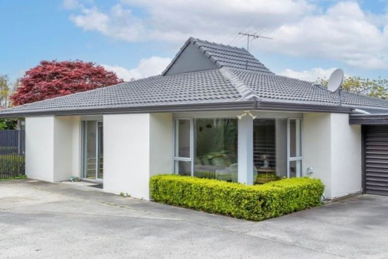 Photo of property in 1/195b Wairakei Road, Bryndwr, Christchurch, 8053