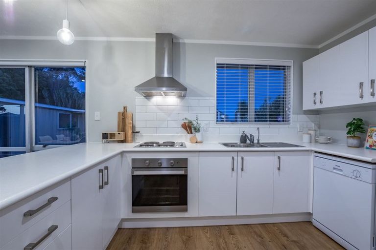 Photo of property in 41 Cleat Street, Whitby, Porirua, 5024