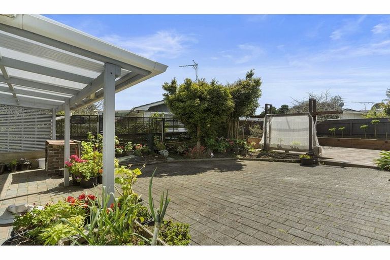 Photo of property in 43 Archmillen Avenue, Pakuranga Heights, Auckland, 2010
