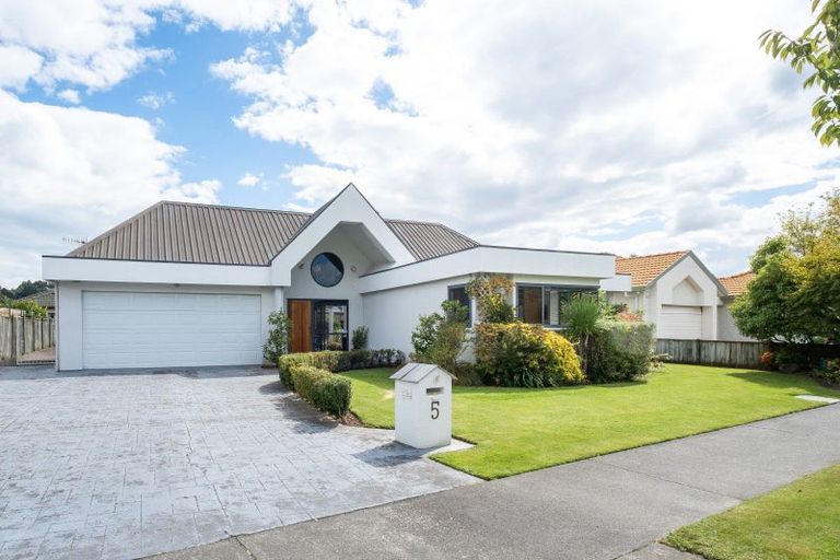 Photo of property in 5 Kensington Drive, Taradale, Napier, 4112