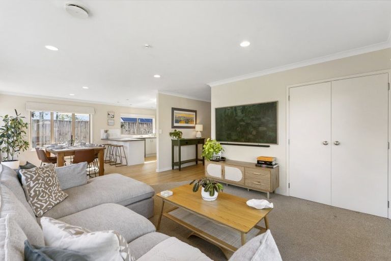 Photo of property in 15 Emery Place, Papamoa Beach, Papamoa, 3118