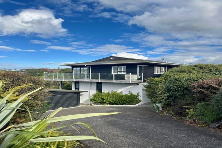Photo of property in 1/35 Aberdeen Road, Castor Bay, Auckland, 0620