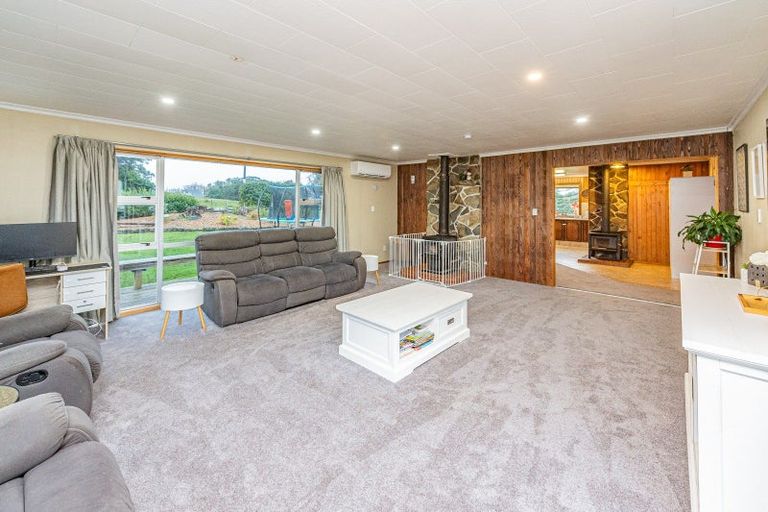 Photo of property in 35 Weraroa Road, Waverley, 4510