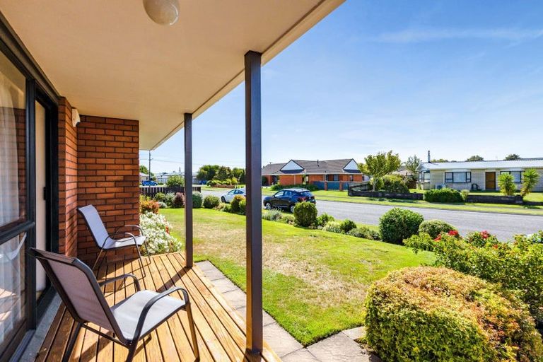 Photo of property in 4 Boulevard Drive, Merrilands, New Plymouth, 4312