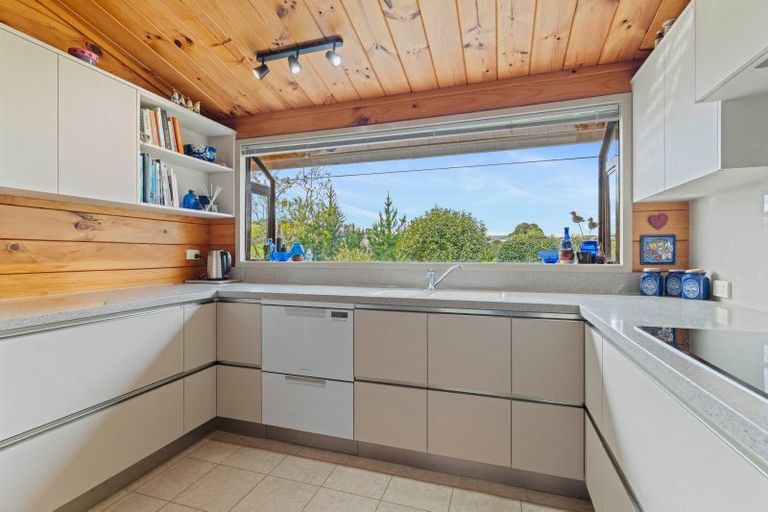 Photo of property in 6 Byron Place, Whalers Gate, New Plymouth, 4310