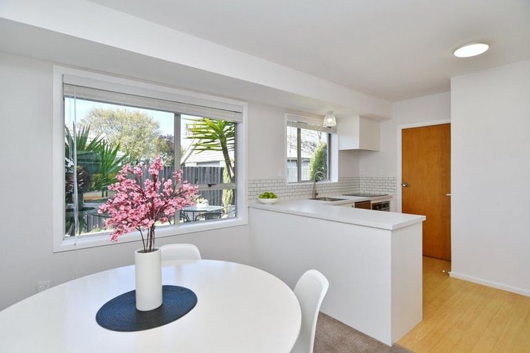 Photo of property in 2/11 Tuckers Road, Redwood, Christchurch, 8051