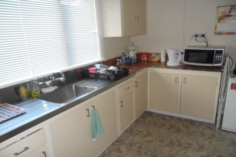 Photo of property in 34 Buscomb Avenue, Henderson, Auckland, 0610