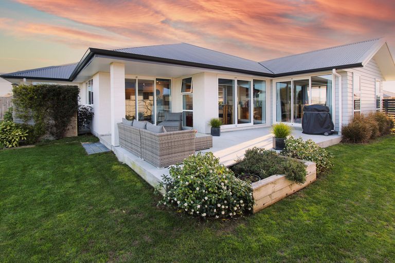 Photo of property in 28 Feist Street, Carterton, 5713