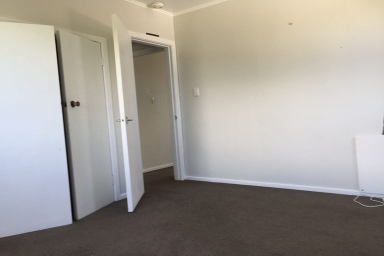 Photo of property in 41 Salford Street, Newlands, Wellington, 6037