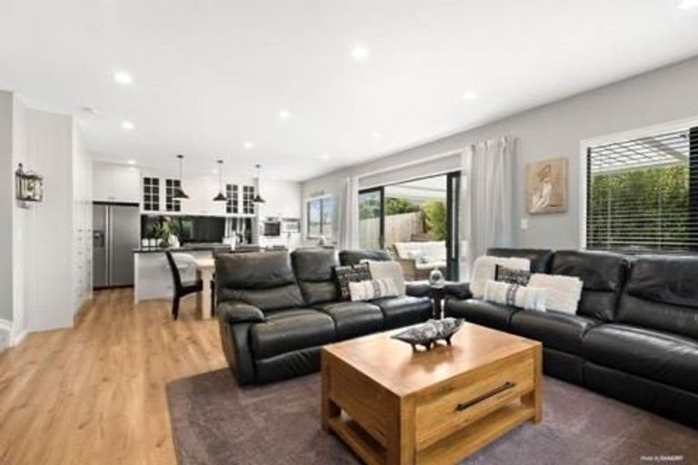 Photo of property in 11 Parkview Drive, Gulf Harbour, Whangaparaoa, 0930