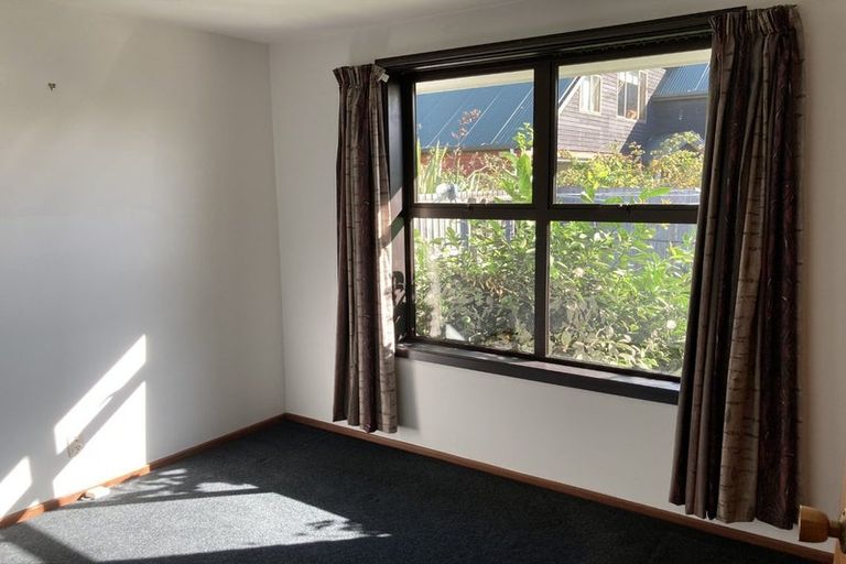 Photo of property in 15 Resolution Place, Bryndwr, Christchurch, 8053