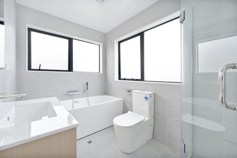 Photo of property in 46 Taipahitini Road, Rosehill, 2113