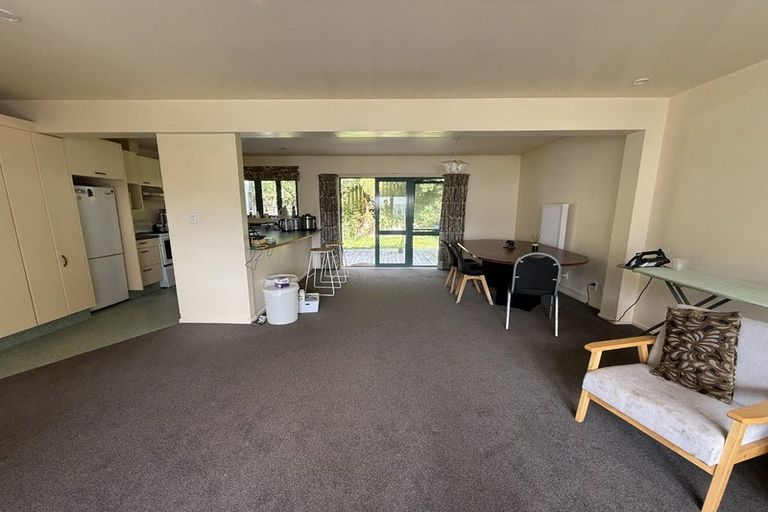 Photo of property in 5 Oak Grove, Mount Cook, Wellington, 6011