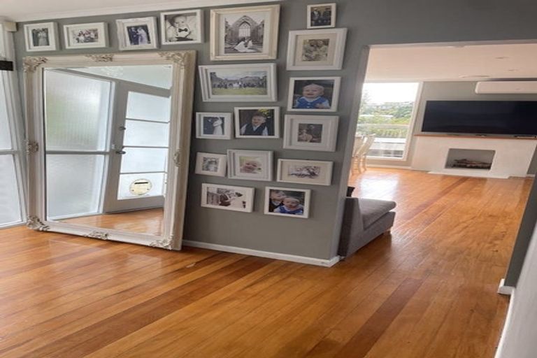 Photo of property in 1/48 Matipo Road, Mairangi Bay, Auckland, 0630