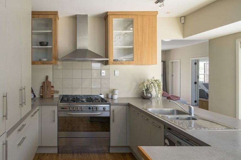 Photo of property in 92 Palatine Terrace, Saint Martins, Christchurch, 8022