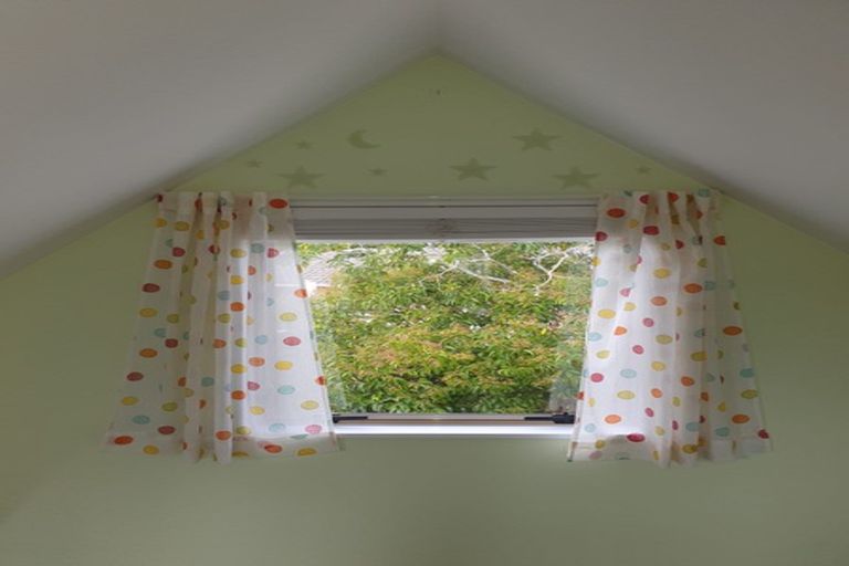 Photo of property in 8a Aplin Place, Birkdale, Auckland, 0626