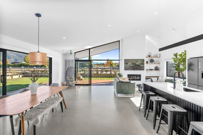 Photo of property in 25 Ellacott Lane, Lake Hawea, 9382